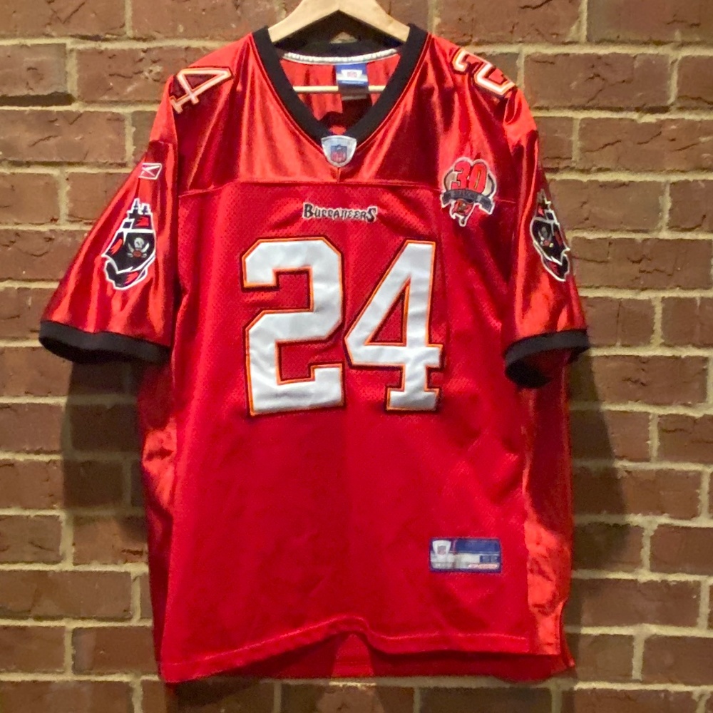 Cadillac Williams #24 Buccaneers Super Bowl Champ (52) stitched On Field Reebok